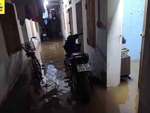 Một phút chạnh lòng