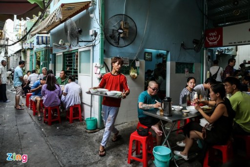 Ăn phở bà Dậu