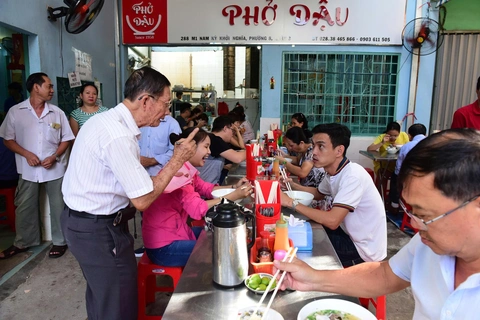 Khách hàng nhớ tiếc ông chủ phở Dậu bình dị, là một phần ký ức của thành phố